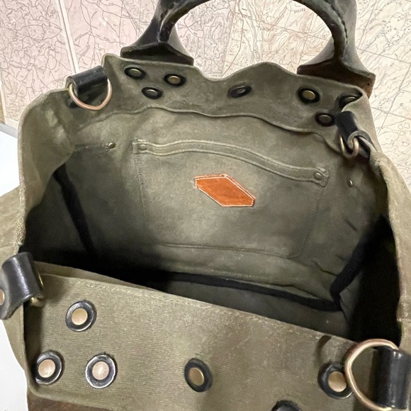 Winter Session Garrison Waxed Canvas Tote Bag with Black Leather Handles & Strap - Picture 3 of 6